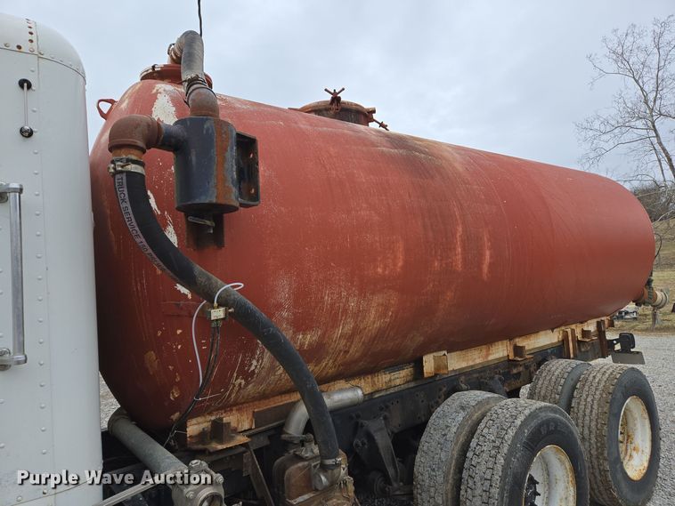 image for item EC3982 1996 Freightliner FLD120 vacuum truck