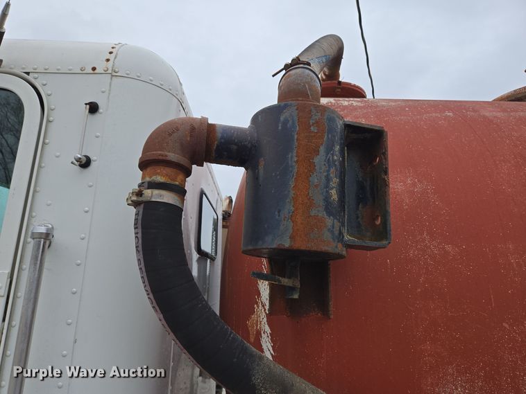 image for item EC3982 1996 Freightliner FLD120 vacuum truck