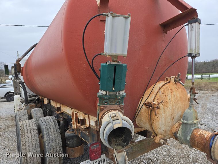 image for item EC3982 1996 Freightliner FLD120 vacuum truck