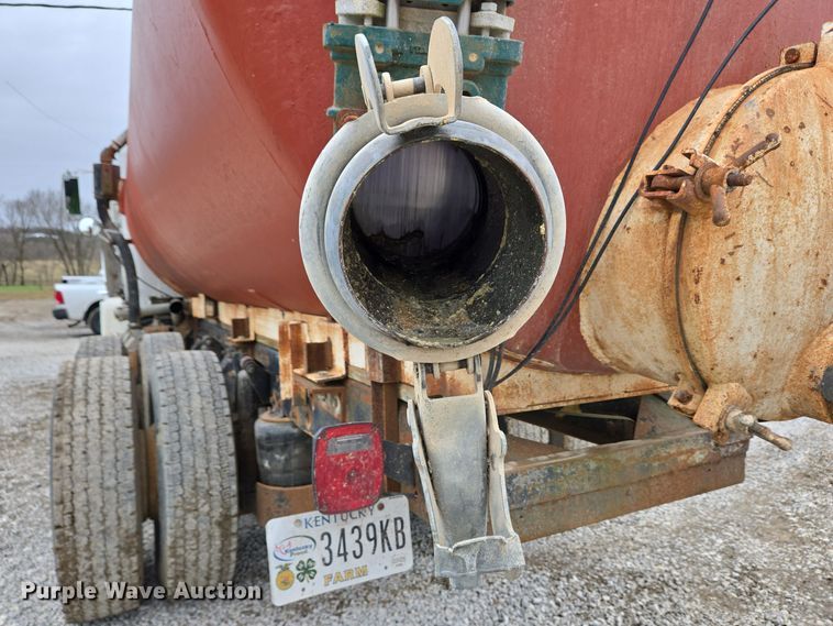 image for item EC3982 1996 Freightliner FLD120 vacuum truck