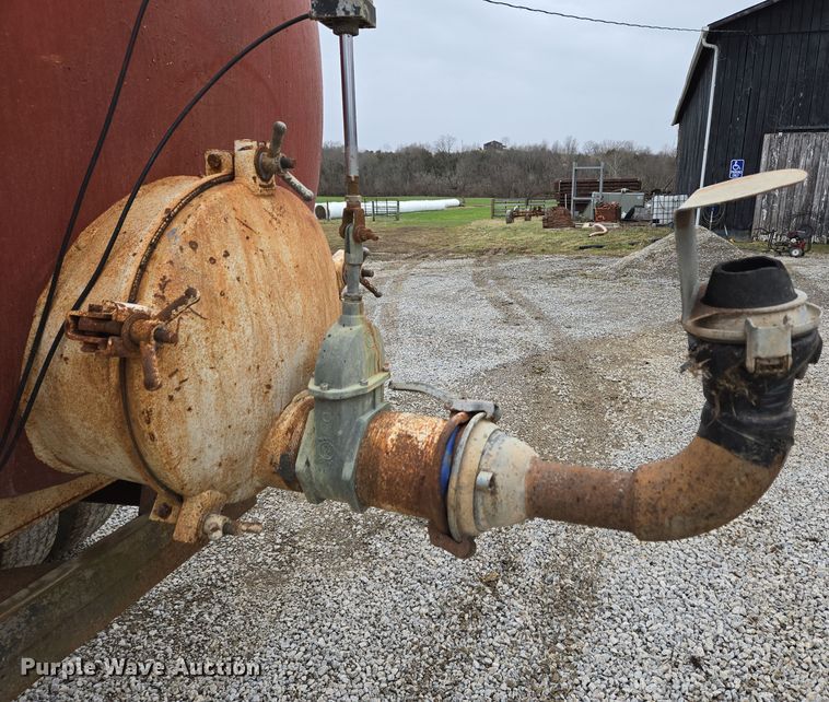 image for item EC3982 1996 Freightliner FLD120 vacuum truck