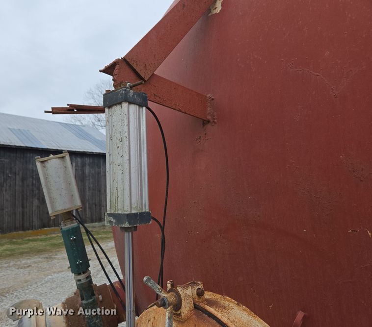 image for item EC3982 1996 Freightliner FLD120 vacuum truck