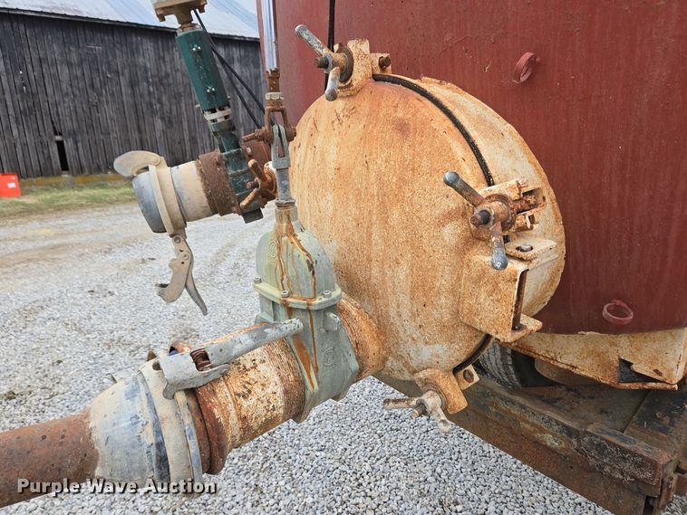 image for item EC3982 1996 Freightliner FLD120 vacuum truck