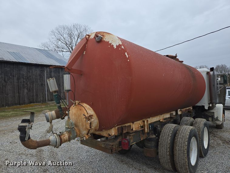 image for item EC3982 1996 Freightliner FLD120 vacuum truck