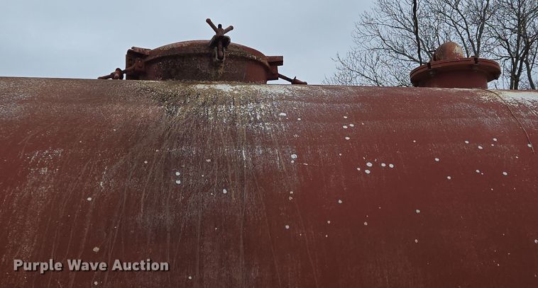 image for item EC3982 1996 Freightliner FLD120 vacuum truck