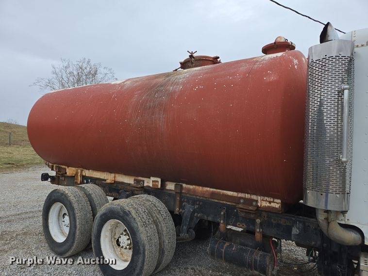 image for item EC3982 1996 Freightliner FLD120 vacuum truck