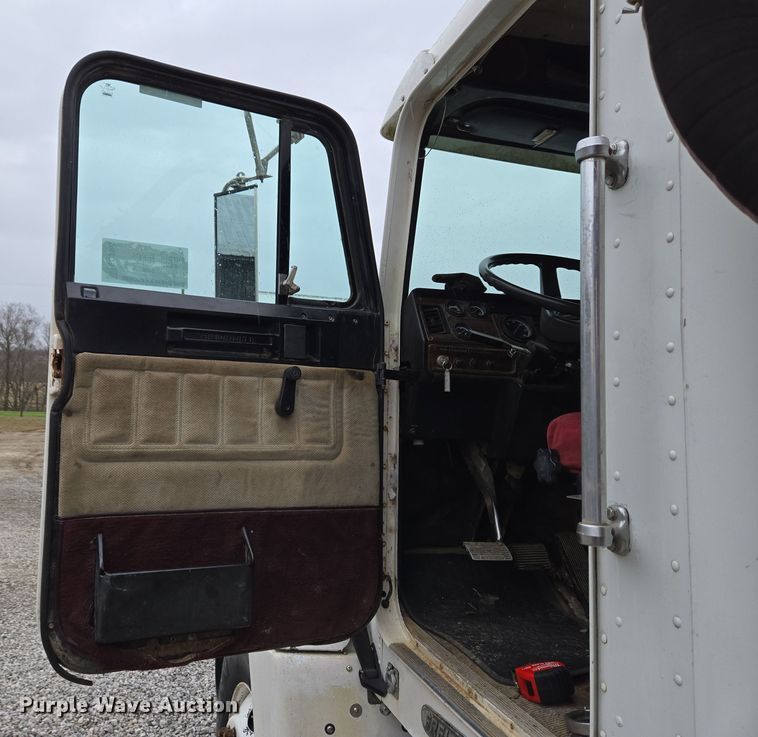 image for item EC3982 1996 Freightliner FLD120 vacuum truck