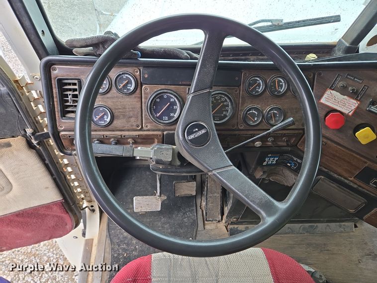 image for item EC3982 1996 Freightliner FLD120 vacuum truck