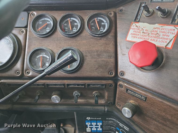 image for item EC3982 1996 Freightliner FLD120 vacuum truck