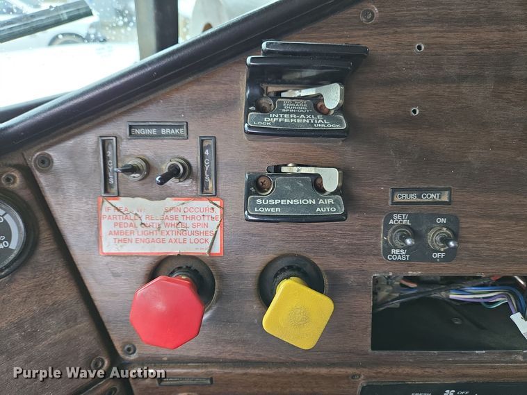 image for item EC3982 1996 Freightliner FLD120 vacuum truck