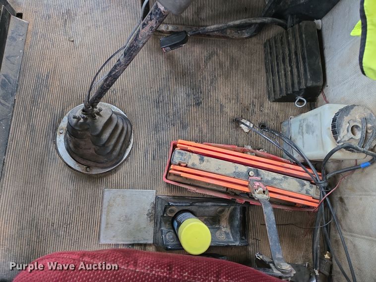 image for item EC3982 1996 Freightliner FLD120 vacuum truck