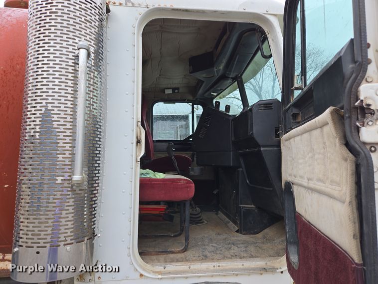 image for item EC3982 1996 Freightliner FLD120 vacuum truck