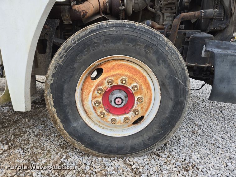 image for item EC3982 1996 Freightliner FLD120 vacuum truck