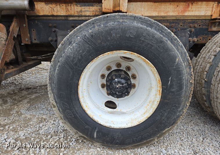 image for item EC3982 1996 Freightliner FLD120 vacuum truck