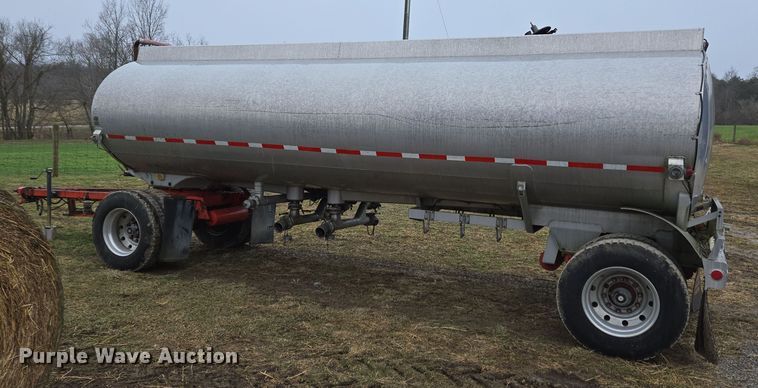 image for item EC3983 1983 Clough Equipment Co. tank trailer