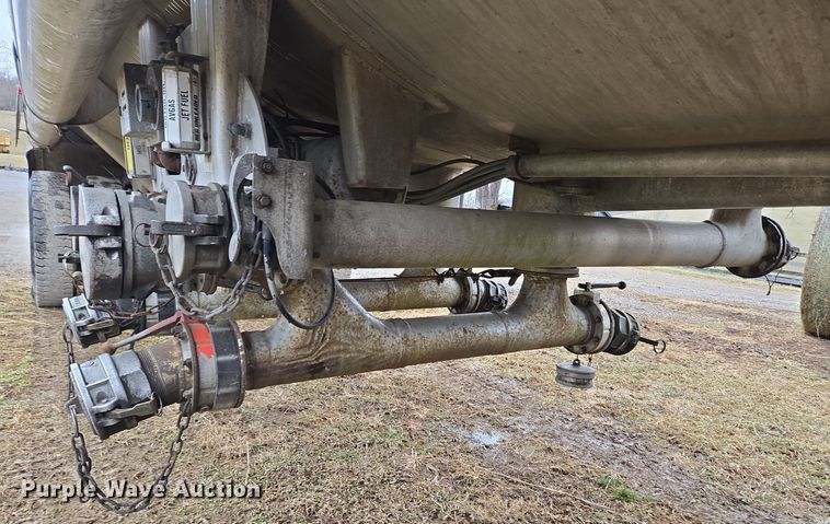 image for item EC3983 1983 Clough Equipment Co. tank trailer