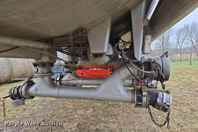image for item EC3983 1983 Clough Equipment Co. tank trailer