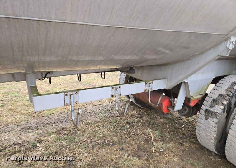 image for item EC3983 1983 Clough Equipment Co. tank trailer