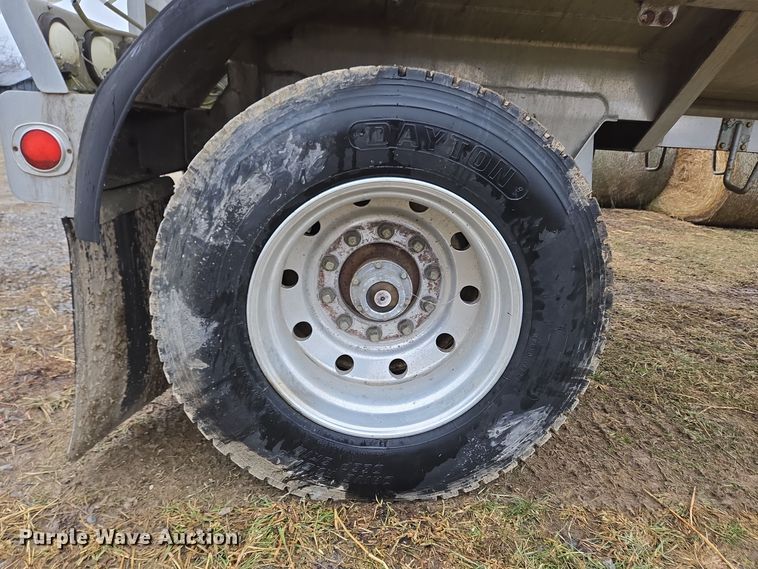 image for item EC3983 1983 Clough Equipment Co. tank trailer