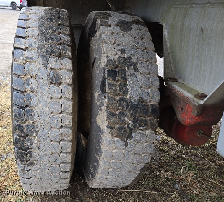 image for item EC3983 1983 Clough Equipment Co. tank trailer