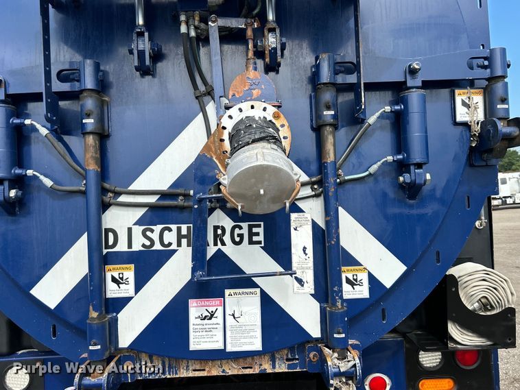 image for item EG0736 2015 Freightliner  114SD sewer jetter truck