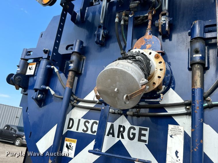 image for item EG0736 2015 Freightliner  114SD sewer jetter truck