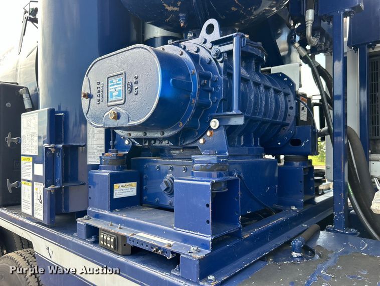 image for item EG0736 2015 Freightliner  114SD sewer jetter truck