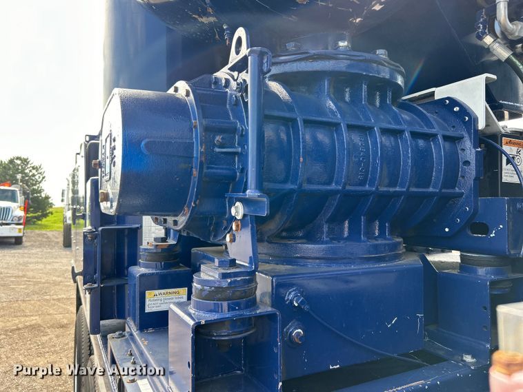 image for item EG0736 2015 Freightliner  114SD sewer jetter truck