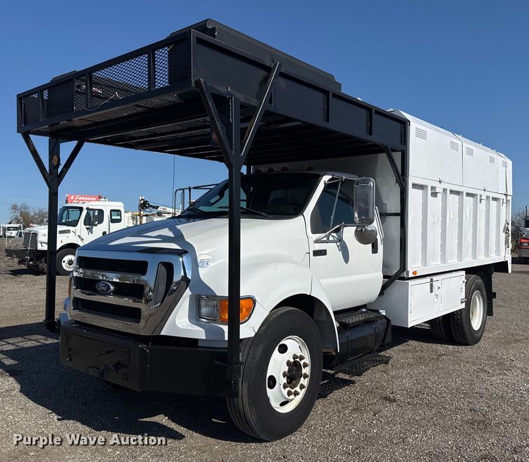 image for item EG2238 2011 Ford F750 Super Duty chipper truck