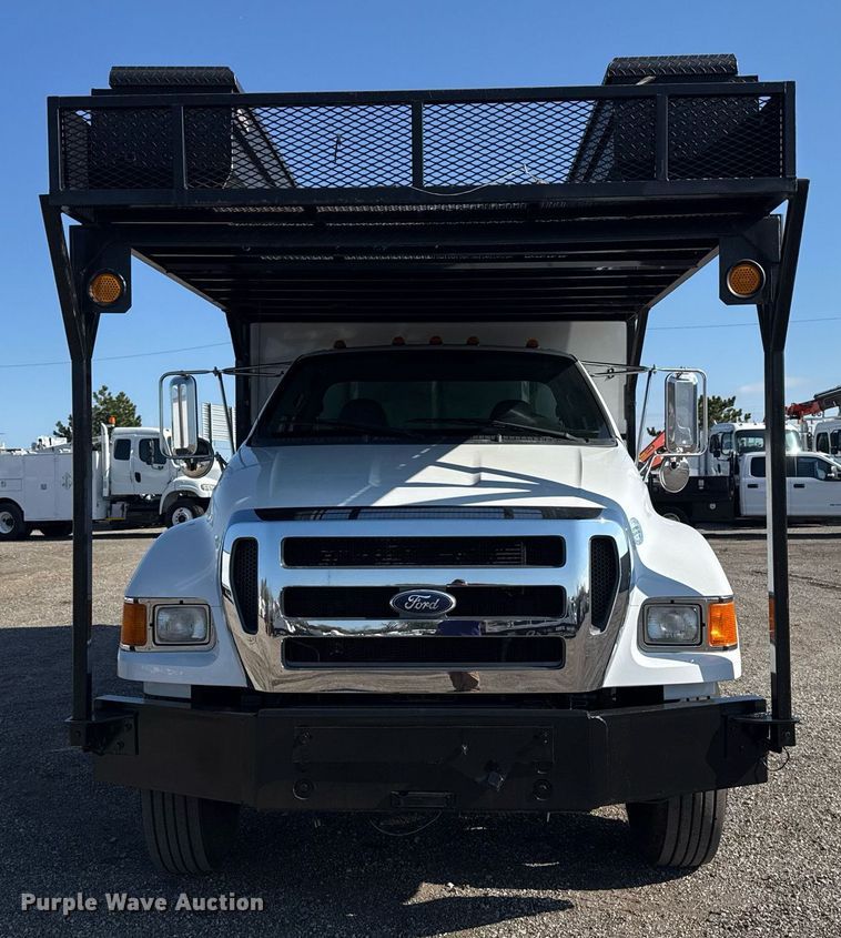 image for item EG2238 2011 Ford F750 Super Duty chipper truck