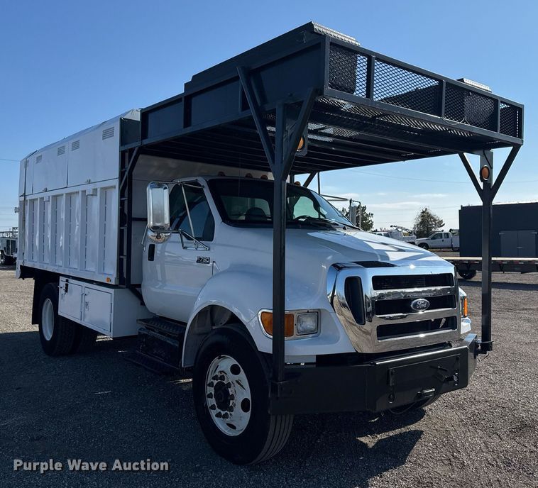image for item EG2238 2011 Ford F750 Super Duty chipper truck