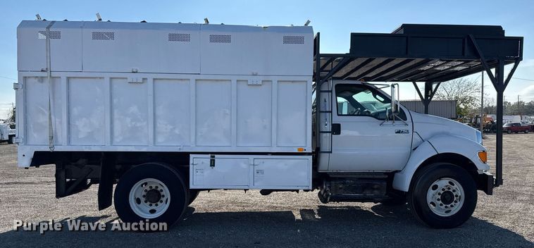 image for item EG2238 2011 Ford F750 Super Duty chipper truck