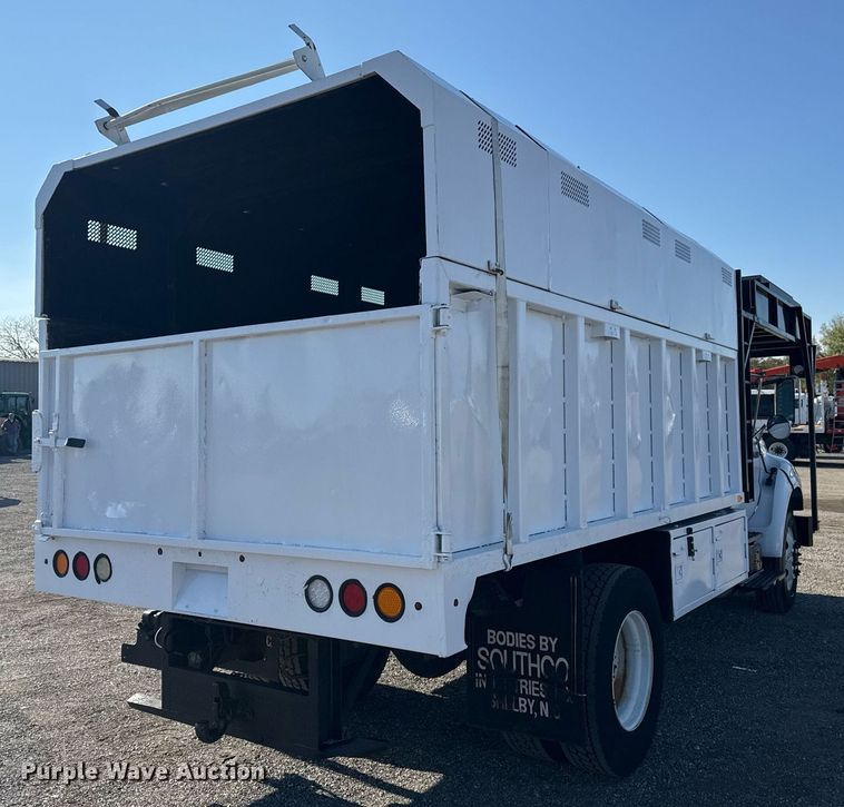 image for item EG2238 2011 Ford F750 Super Duty chipper truck