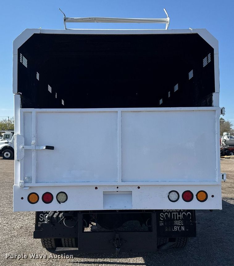 image for item EG2238 2011 Ford F750 Super Duty chipper truck