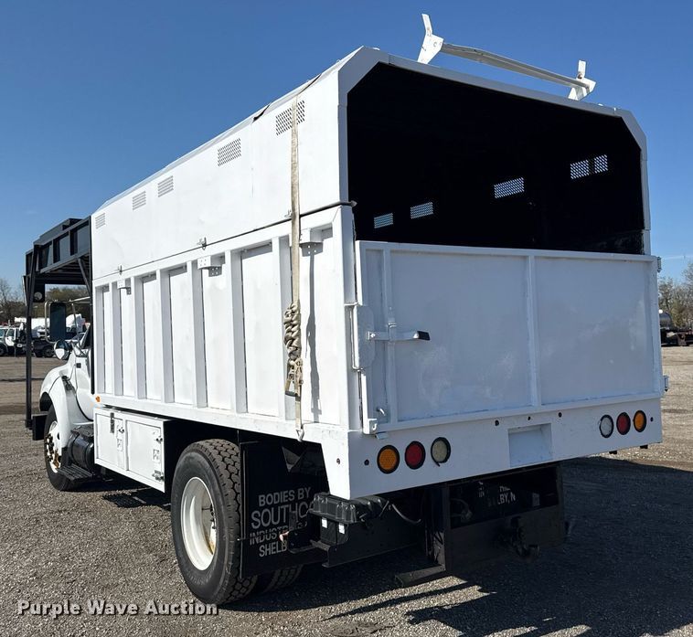 image for item EG2238 2011 Ford F750 Super Duty chipper truck