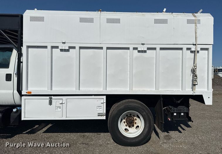 image for item EG2238 2011 Ford F750 Super Duty chipper truck