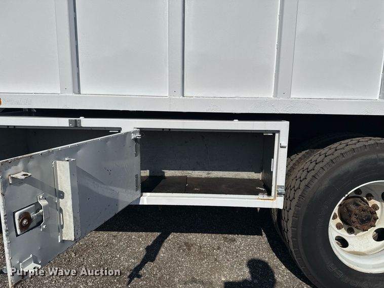 image for item EG2238 2011 Ford F750 Super Duty chipper truck