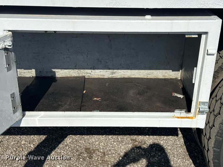 image for item EG2238 2011 Ford F750 Super Duty chipper truck