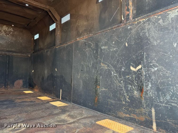 image for item EG2238 2011 Ford F750 Super Duty chipper truck