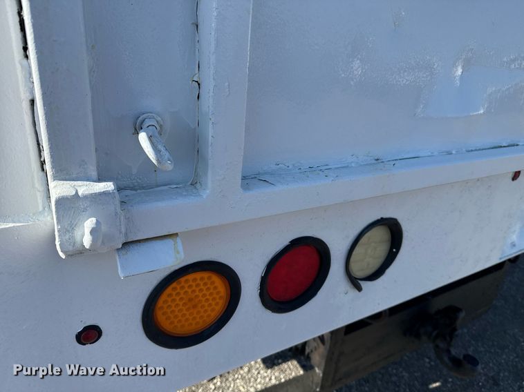 image for item EG2238 2011 Ford F750 Super Duty chipper truck