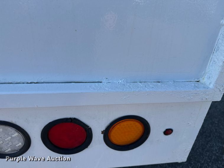 image for item EG2238 2011 Ford F750 Super Duty chipper truck