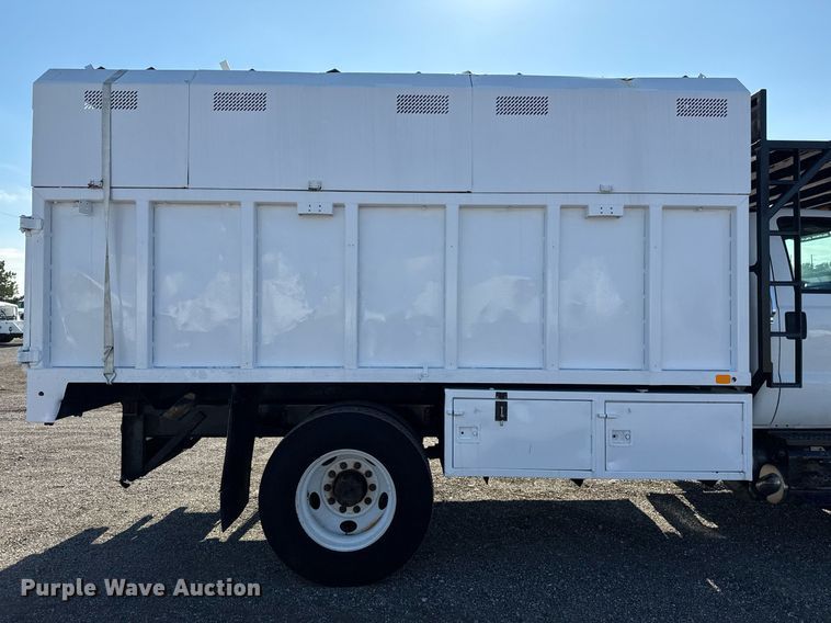 image for item EG2238 2011 Ford F750 Super Duty chipper truck
