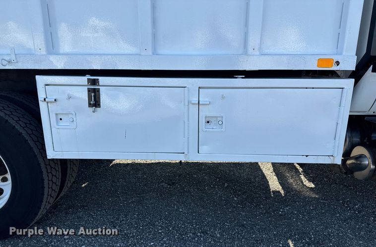 image for item EG2238 2011 Ford F750 Super Duty chipper truck