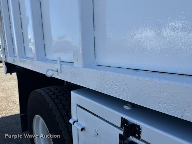 image for item EG2238 2011 Ford F750 Super Duty chipper truck