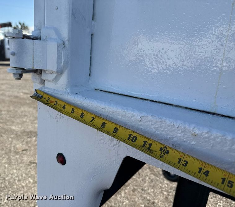 image for item EG2238 2011 Ford F750 Super Duty chipper truck