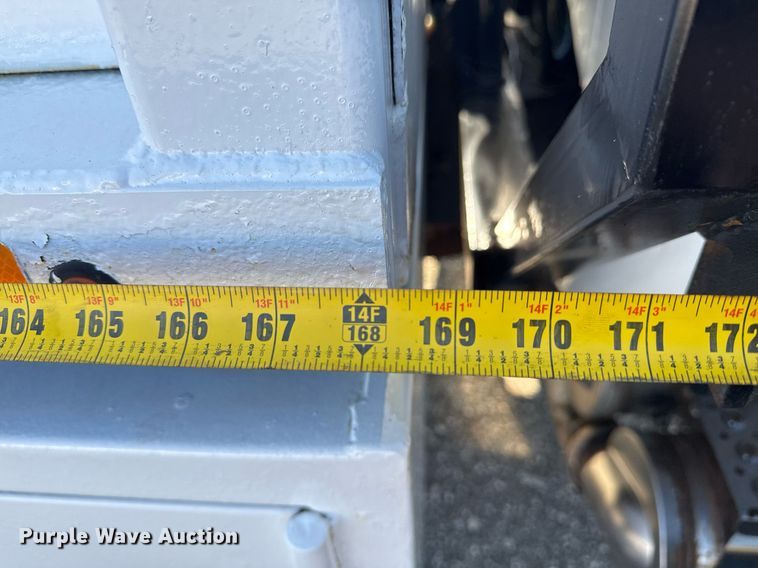 image for item EG2238 2011 Ford F750 Super Duty chipper truck