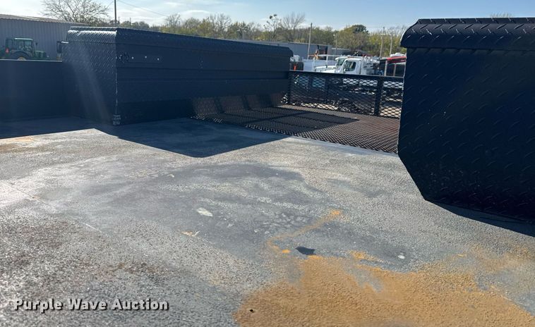 image for item EG2238 2011 Ford F750 Super Duty chipper truck