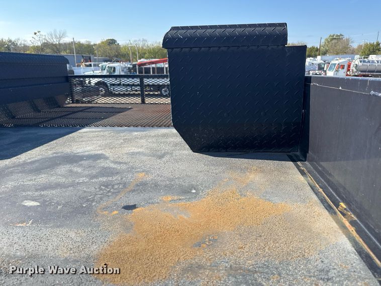 image for item EG2238 2011 Ford F750 Super Duty chipper truck