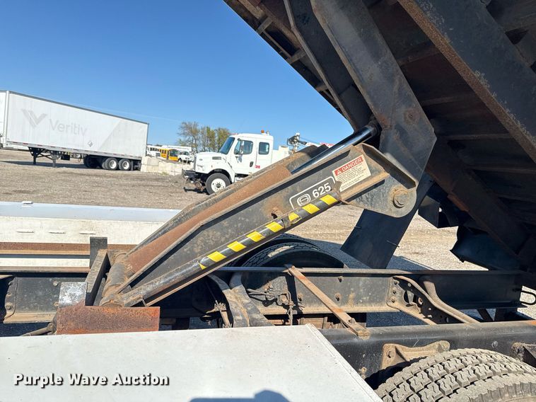 image for item EG2238 2011 Ford F750 Super Duty chipper truck