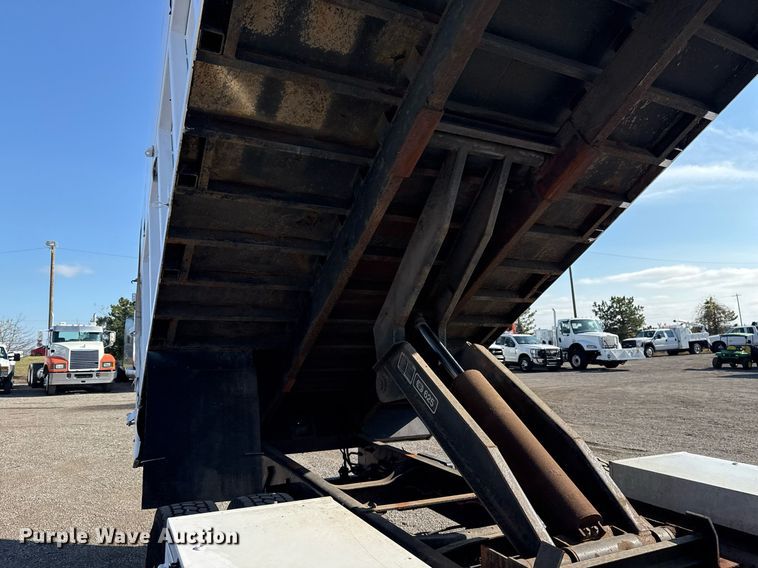 image for item EG2238 2011 Ford F750 Super Duty chipper truck